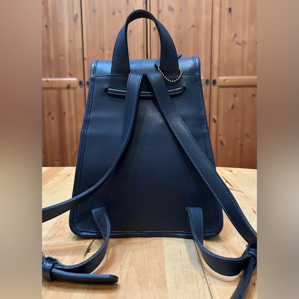 Like new Navy Vintage Coach leather daypack backpack 9960 - Picture 4 of 13